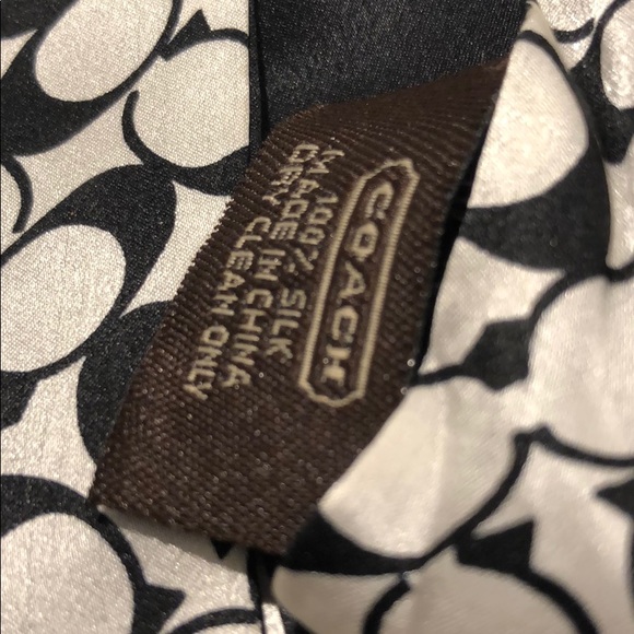 Coach 100% Silk scarf - Black & White Signature - Picture 4 of 5